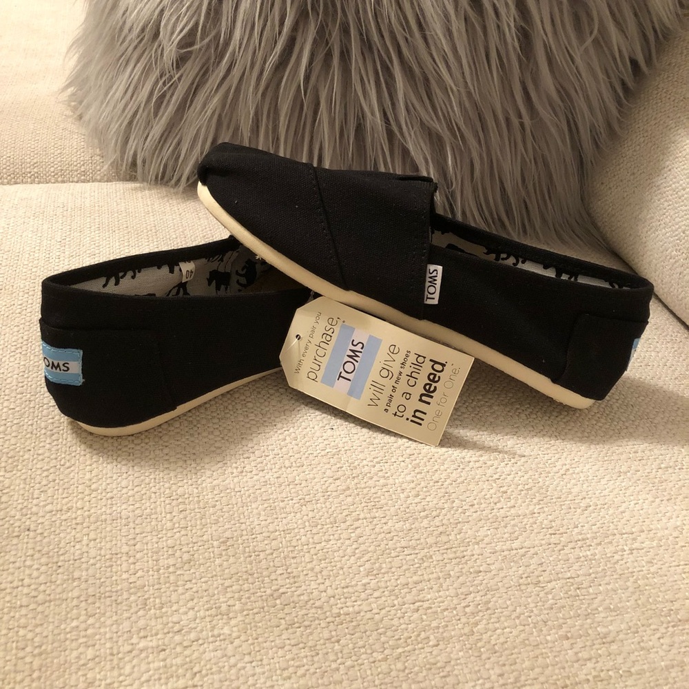 TOMS Shoes 🔥🔥🔥🔥🔥🔥🔥🔥🔥🔥🔥🔥🔥🔥🔥🔥🔥🔥.